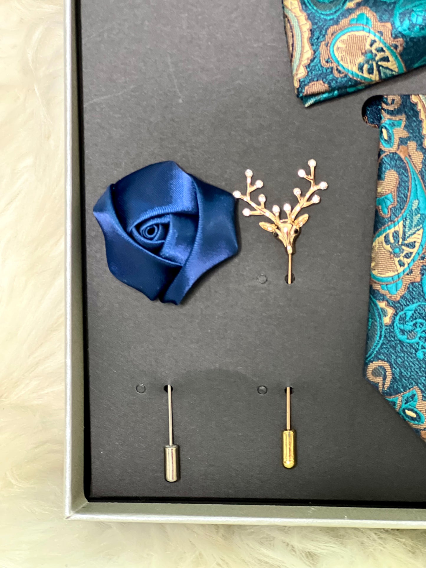 The Leader Of The Pack Tie Set