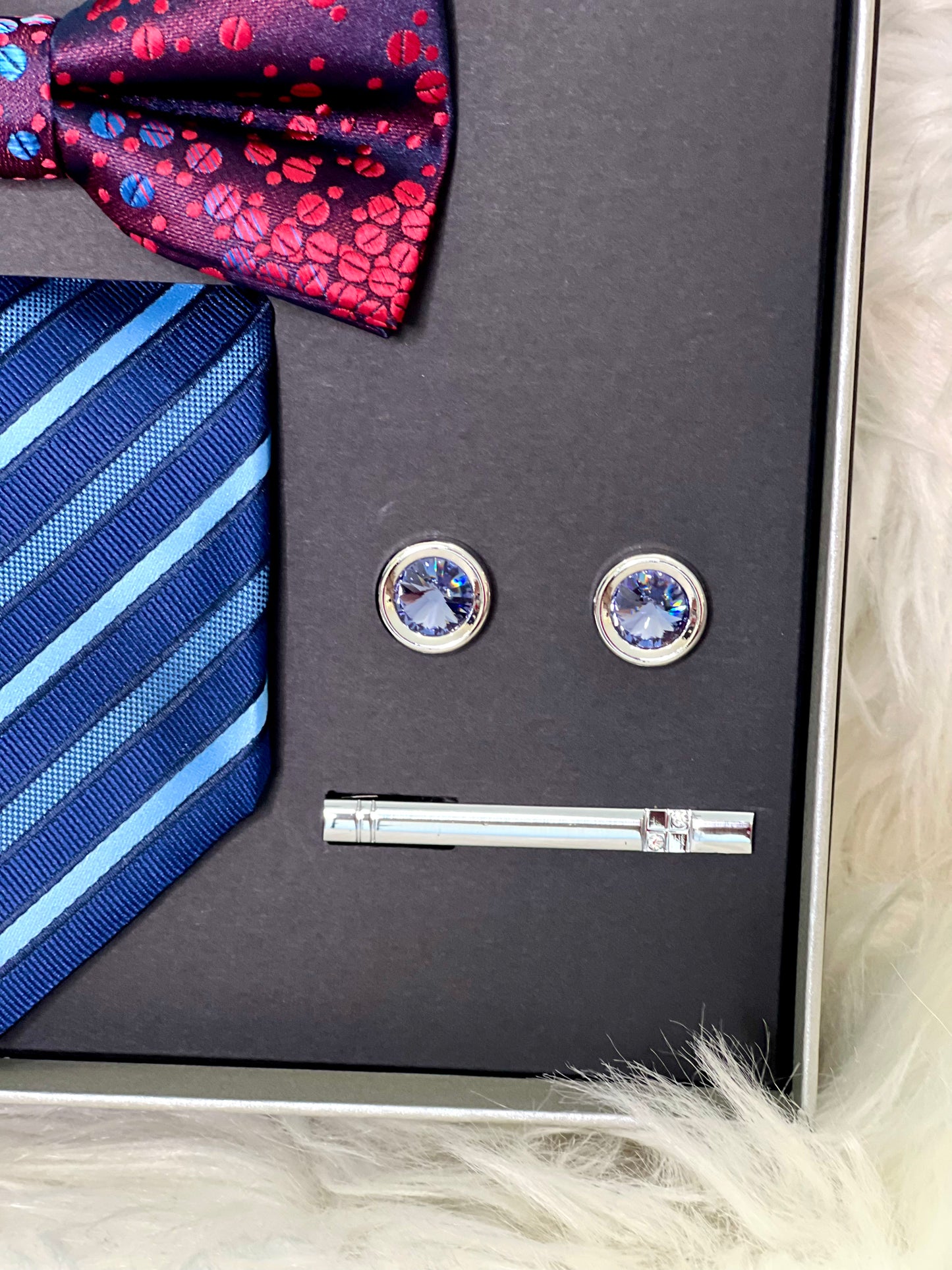 Minding My Business Tie Set