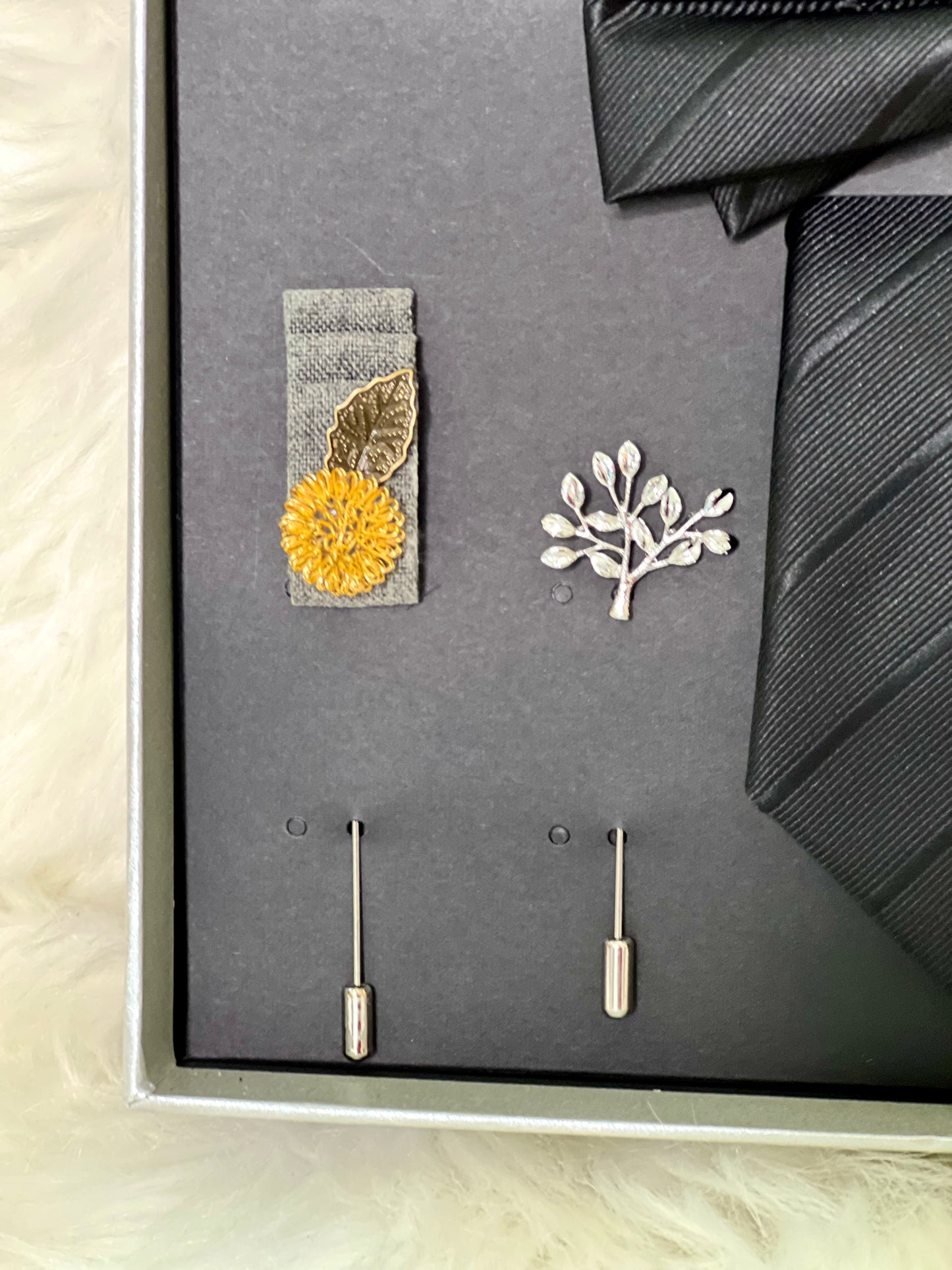 The Classic King Tie Set